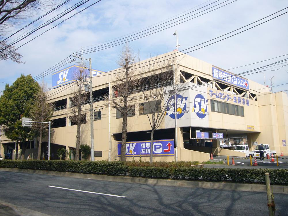 Supermarket. 700m to Super Value