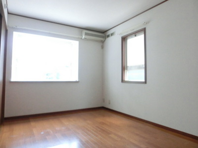 Living and room. Corner room two-sided lighting