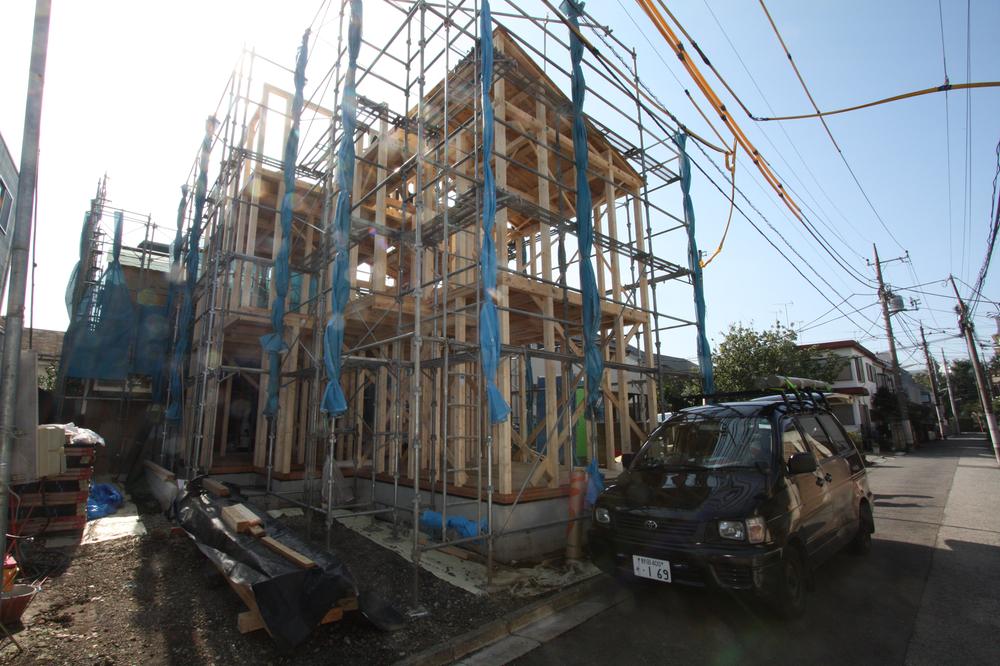 Local photos, including front road. Local (10 May 2013) Shooting