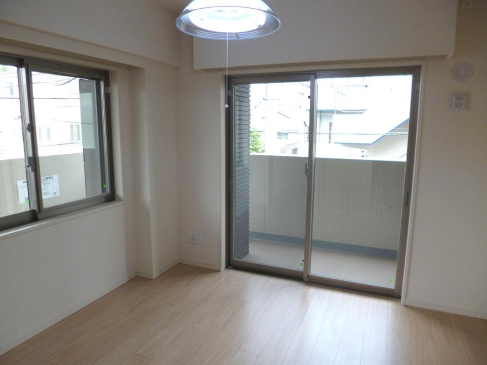 Non-living room. Indoor (12 May 2013) Shooting