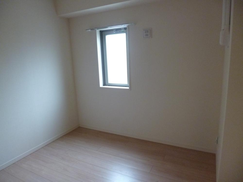 Non-living room. Indoor (12 May 2013) Shooting