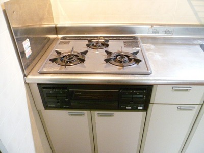 Kitchen. Gas 3-neck Installed