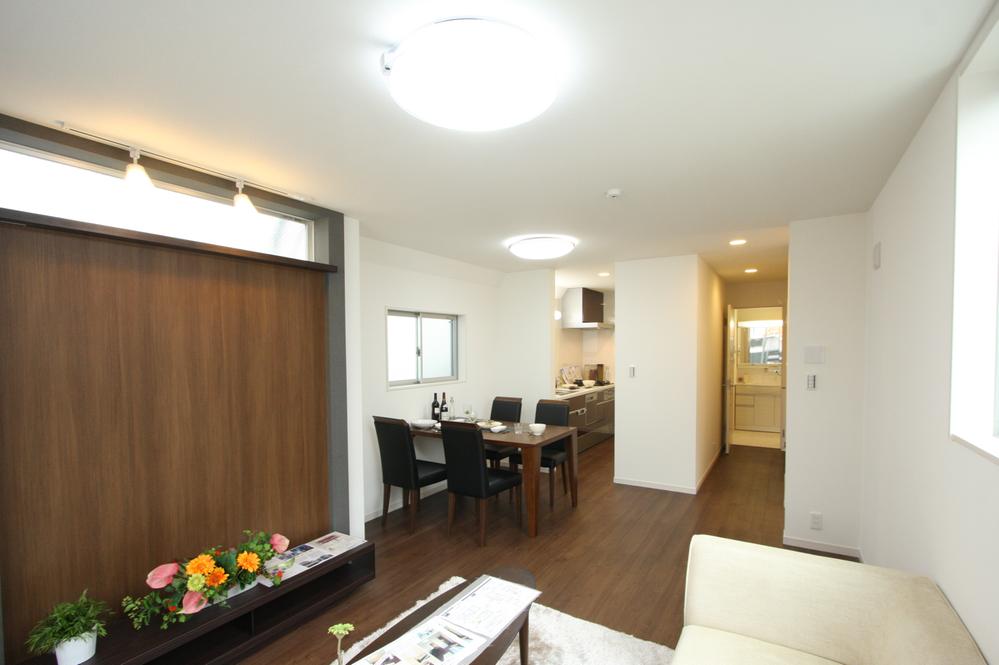 Same specifications photos (living)