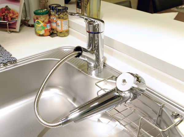 Kitchen.  [Water purifier mixing faucet with integrated hand shower] Water purifier is the hand shower type that can be drawn heads together. Easy to use with a single lever, You can drinking delicious water every day.