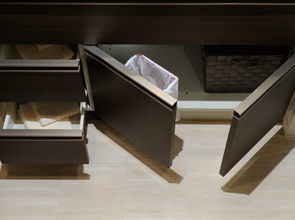 Bathing-wash room.  [Vanity lower receiving] Installing the storage of two-stage slide housing and the open and the door is under the basin sink. To ensure abundant storage space.