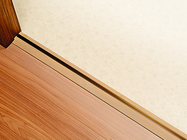 Other.  [Flat Floor] Almost lost a step in the dwelling unit, Was consideration to safety. You can also live in peace in the future. (Same specifications)