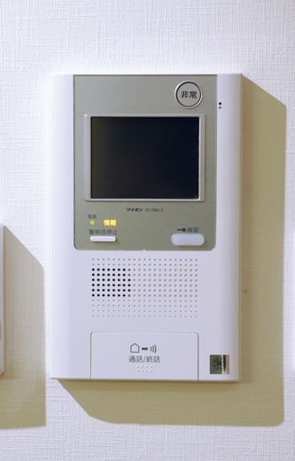 Security.  [Color monitor with intercom] Installing the auto-lock system in the entrance. You can check the appearance of the visitor on the monitor screen of the door to door, You can check the suspicious visitor of intrusion. (Same specifications)