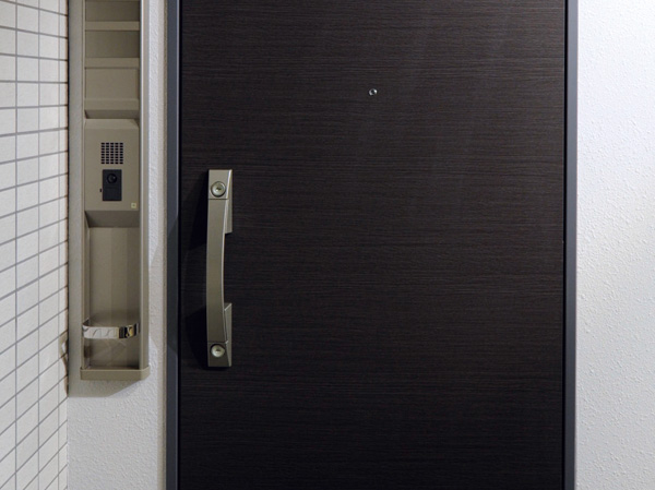 earthquake ・ Disaster-prevention measures.  [Fire protection ・ Heat-resistant front door] Subjected to burning less processing on the core material in order to increase the fire resistance of the entrance door, It has realized the refractory time of about 1 hour. (Same specifications)