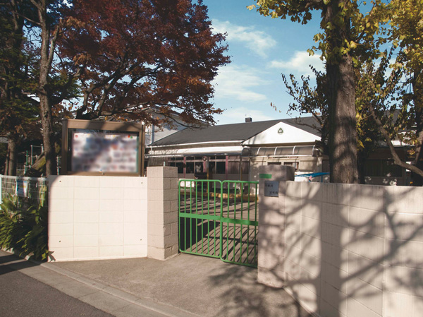 Surrounding environment. Private Nakaarai kindergarten (5-minute walk / About 380m)