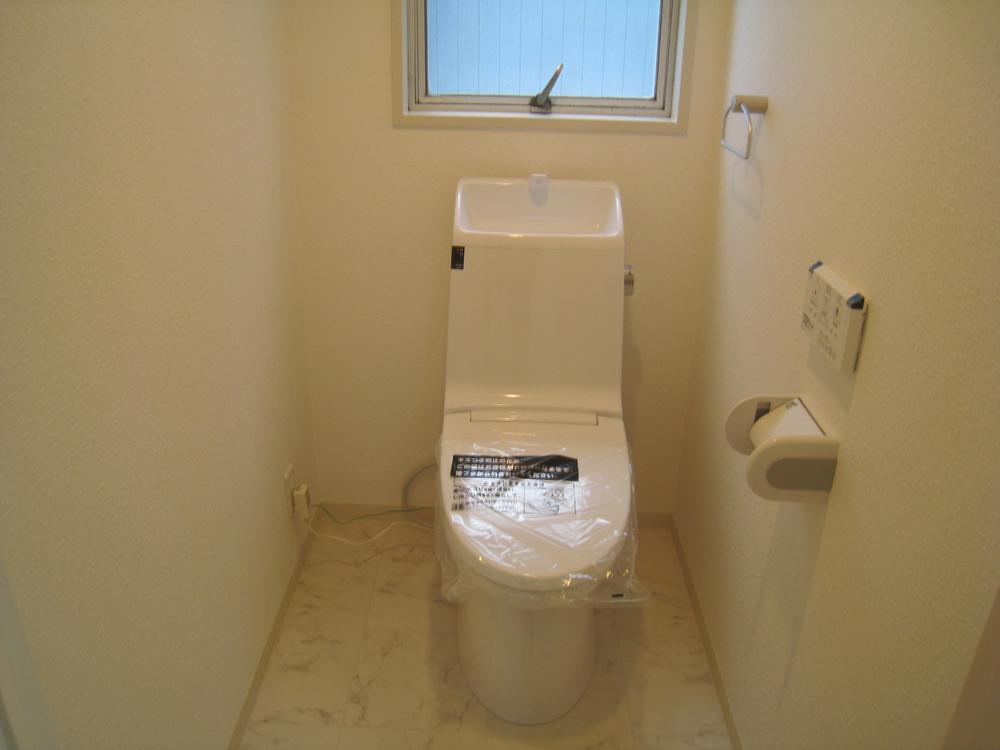 Toilet. Indoor (11 May 2013) Shooting