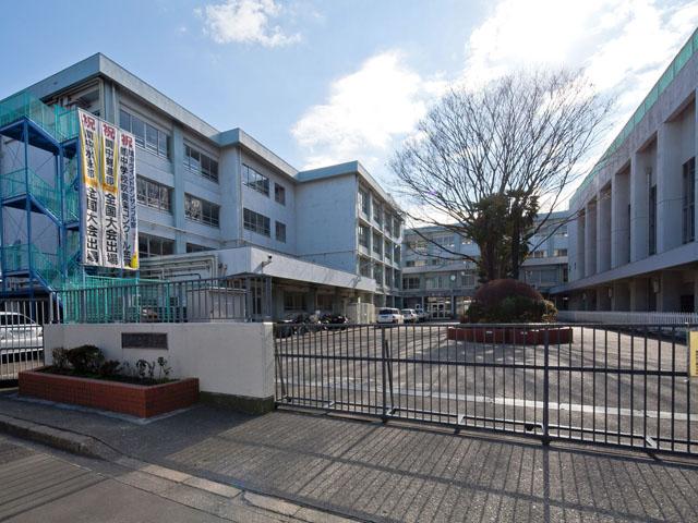 Junior high school. 380m until about junior high school