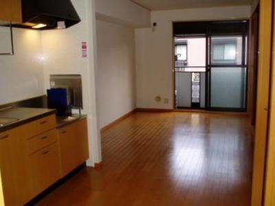 Living and room. ◆ South side of the living room ◆