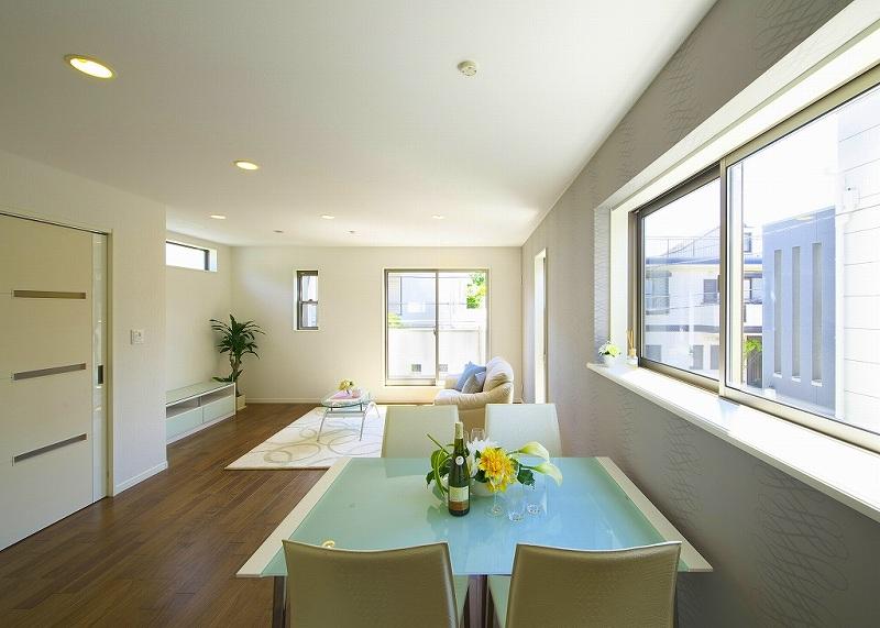 Non-living room. Dining is a space that can comfortably meal