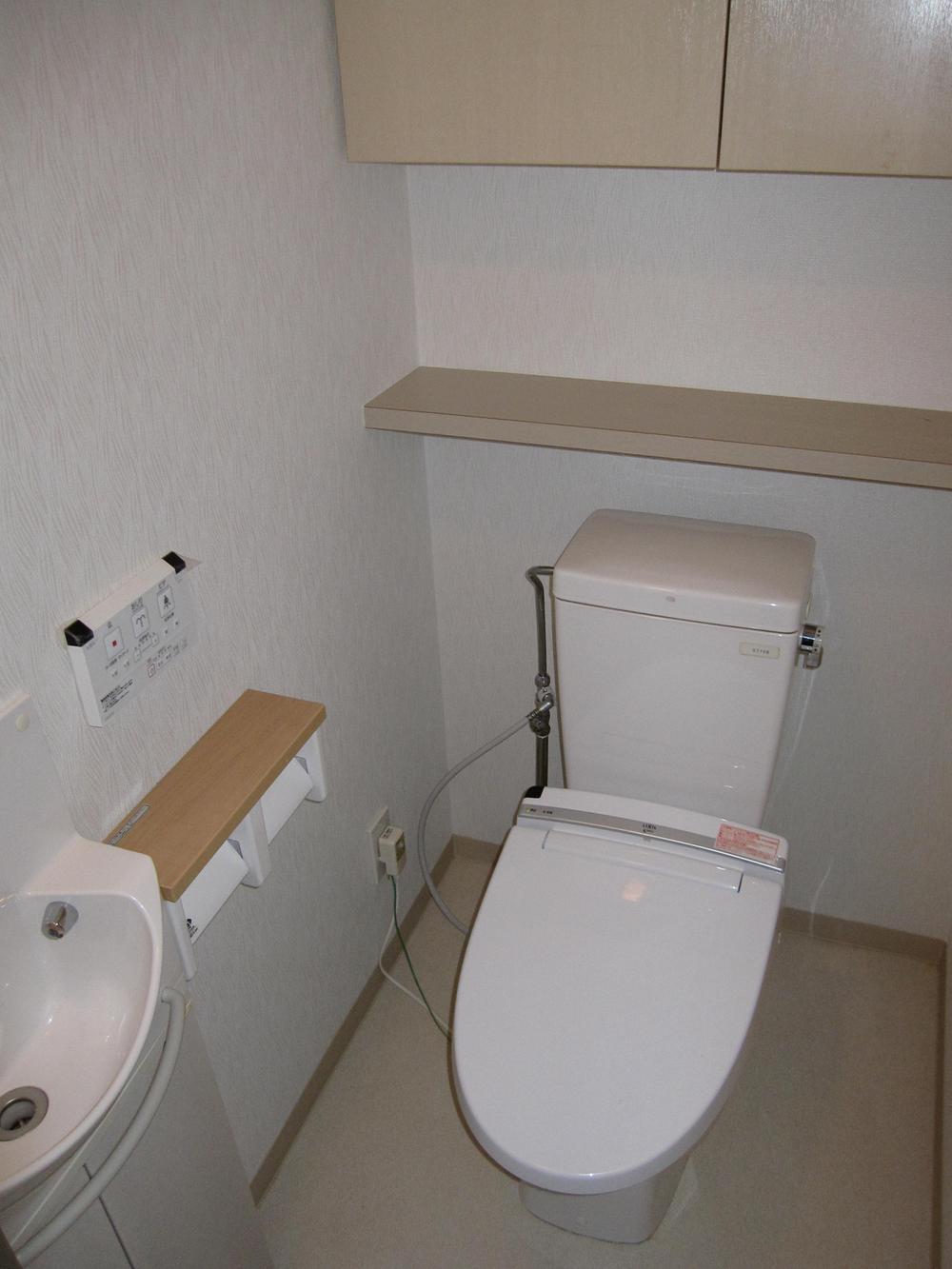 Toilet. Indoor (11 May 2013) Shooting