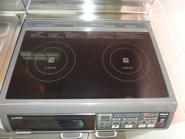 Kitchen. 2-neck with a stove in the IH