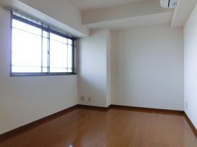 Living and room. With the north side of the room air conditioner!