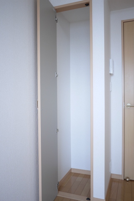 Receipt. Closet excellent storage capacity