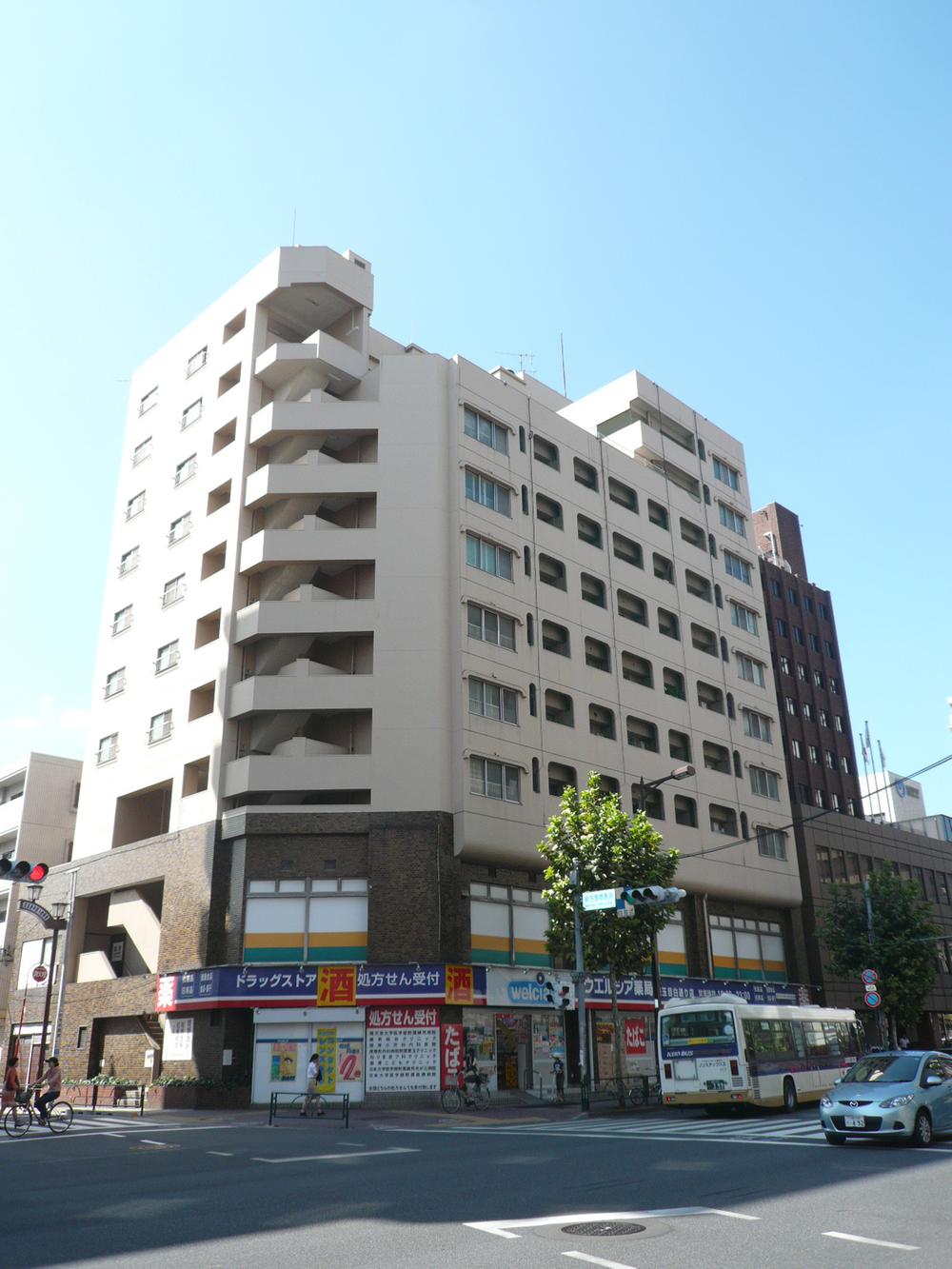 Local appearance photo. Local (10 May 2013) Shooting