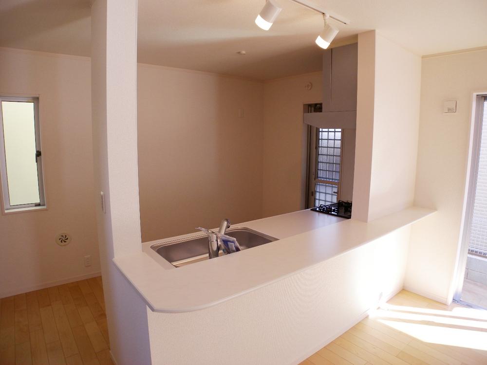 Same specifications photo (kitchen)