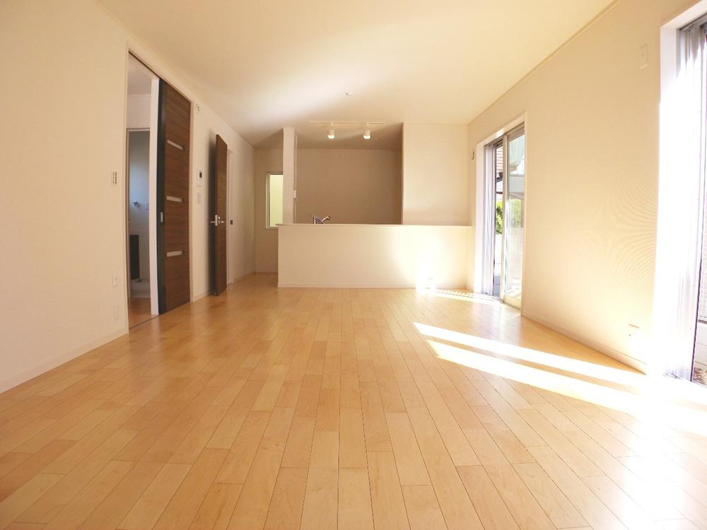 Same specifications photos (living)