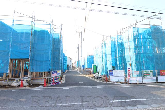 Local photos, including front road. Local (11 May 2013) Shooting