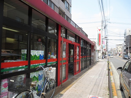 Supermarket. Commodities Iida Hikawadai store up to (super) 440m