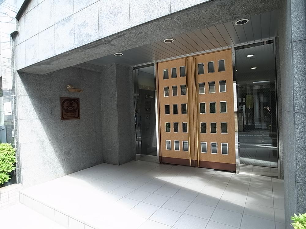 Entrance. Common areas