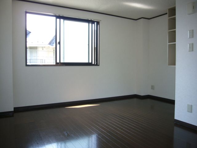 Living and room. Chic poised in flooring