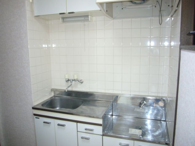 Kitchen. 2-neck is a gas stove can be installed.