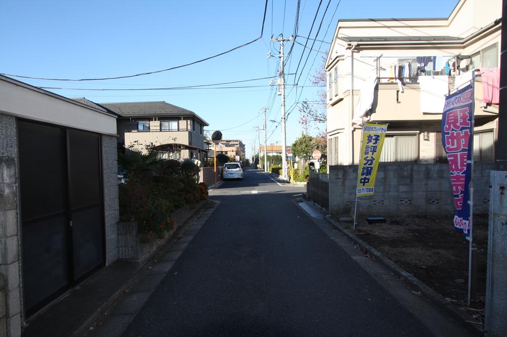 Local photos, including front road. Local (11 May 2012) shooting