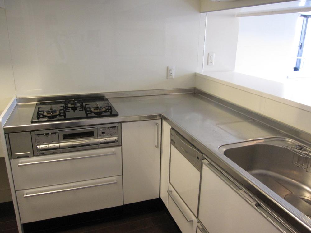 Kitchen. Indoor (April 2013) Shooting