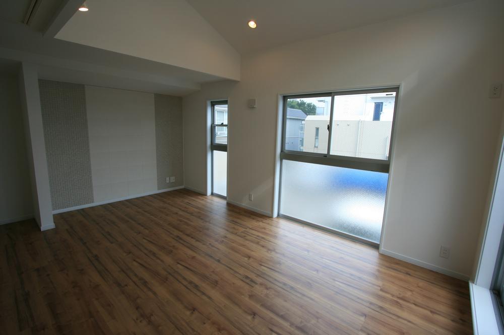 Same specifications photos (Other introspection). Same specifications