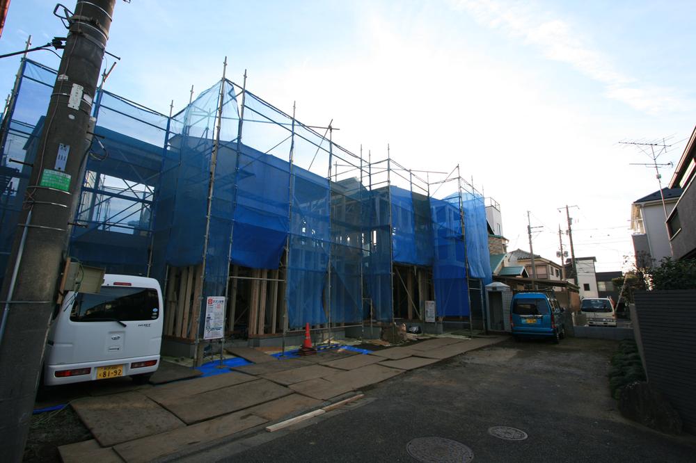 Local photos, including front road. Local (12 May 2013) Shooting