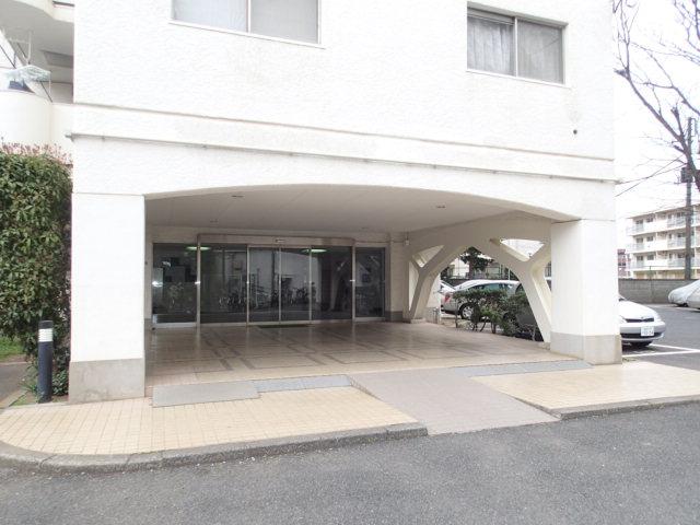 Entrance. Common areas