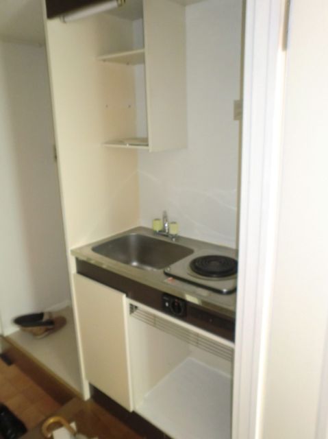 Kitchen. Compact kitchen. Cleaning Easy.