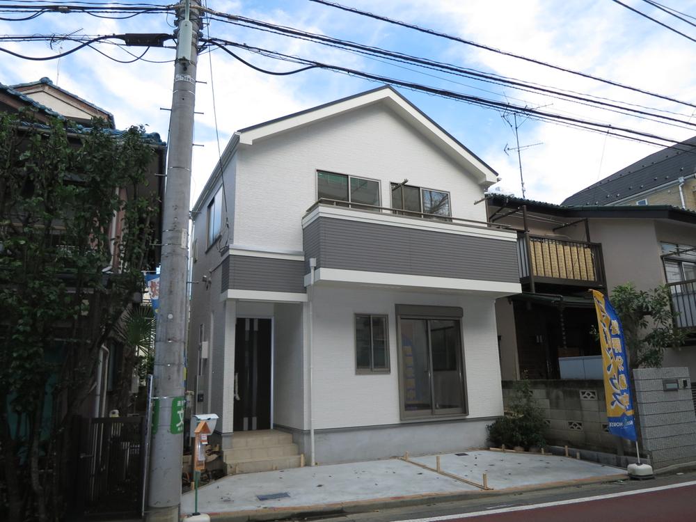 Local appearance photo. Local (10 May 2013) Shooting