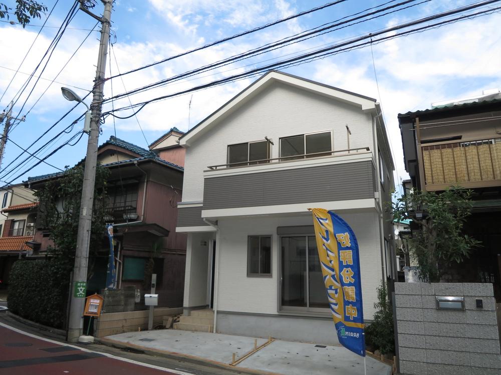 Local appearance photo. Local (10 May 2013) Shooting