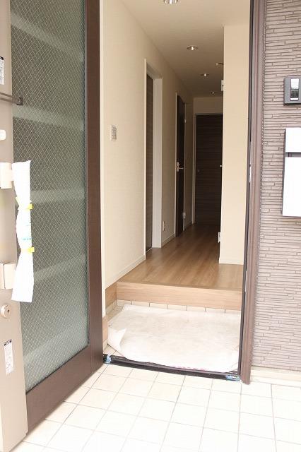 Entrance. Local (11 May 2013) Shooting