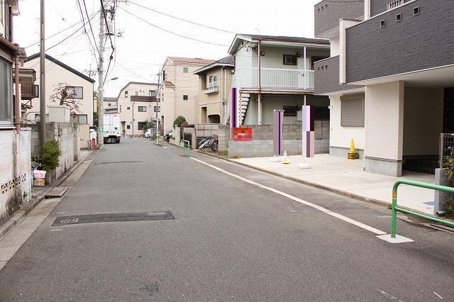 Local photos, including front road. Local (11 May 2013) Shooting