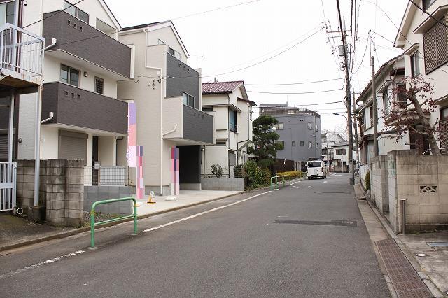 Local photos, including front road. Local (11 May 2013) Shooting