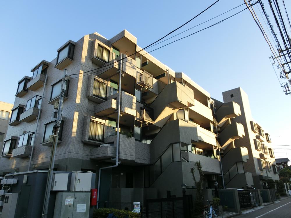 Local appearance photo. Local (12 May 2013) Shooting