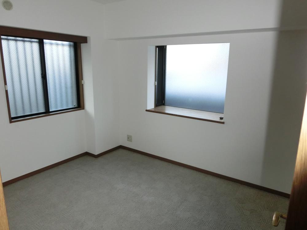 Non-living room. Indoor (12 May 2013) Shooting