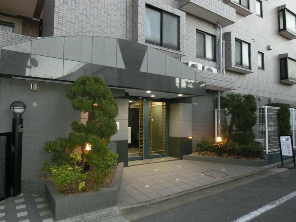 Entrance. Common areas