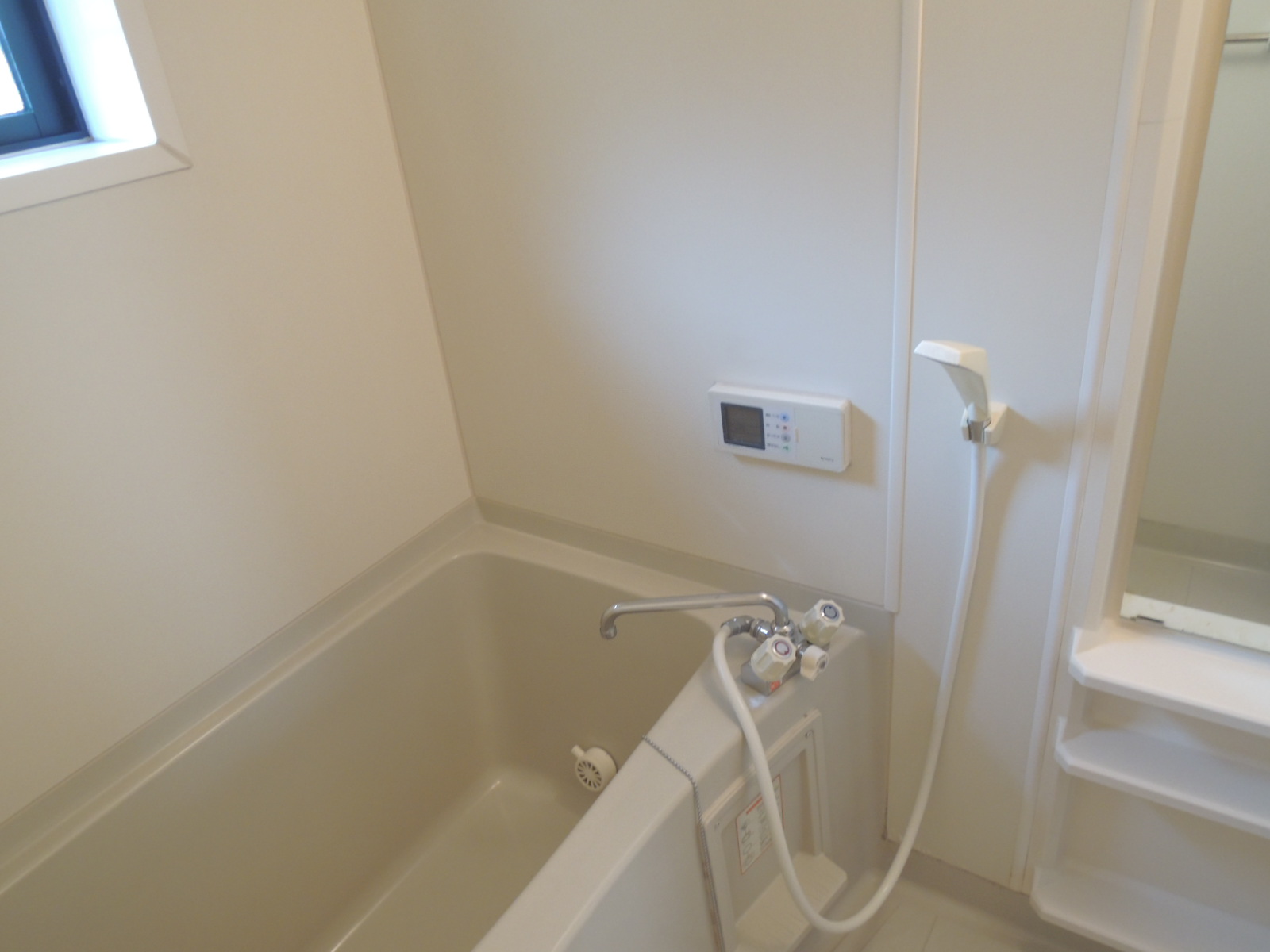 Bath. Convenient to add cooking and ventilation small window with