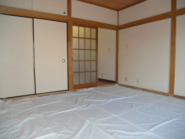 Living and room. Japanese-style room 8 quires