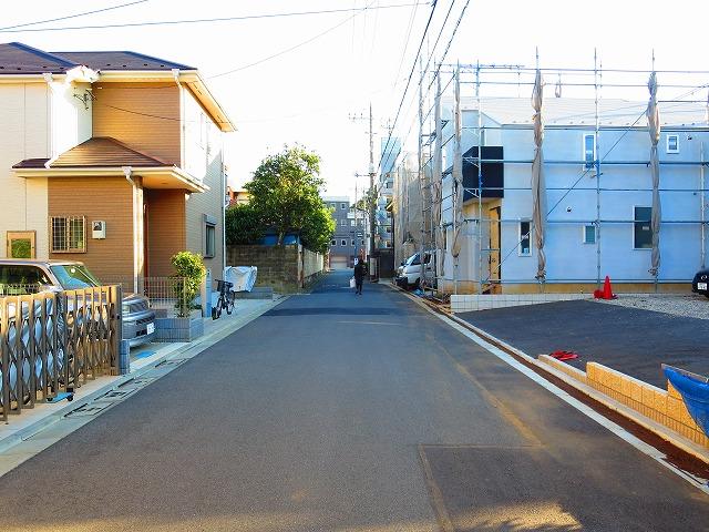 Local photos, including front road. Local shooting