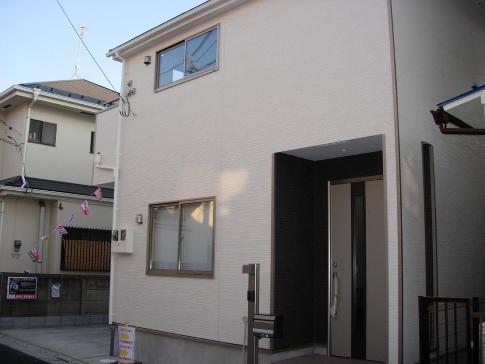 Local appearance photo. Local (12 May 2013) Shooting