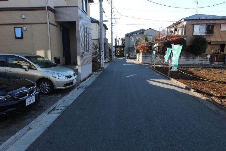 Local photos, including front road. Shakujii Park Uchi