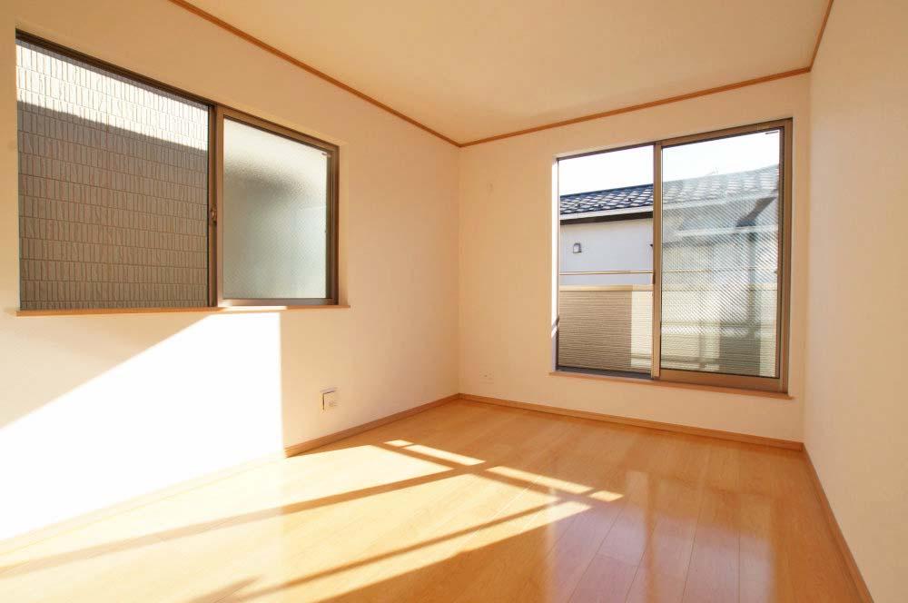 Non-living room. Second floor of the living room will be more than six quires all rooms. 