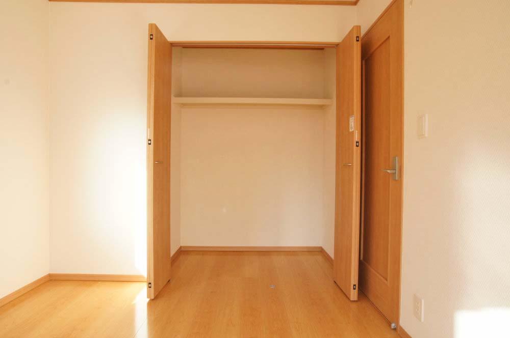 Receipt. Each room is equipped with a storage. 